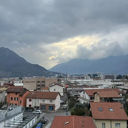 Apartman 5' - Mountain View - 10' Station - Wifi, Ac *