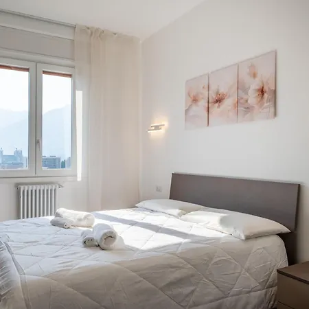 5' - Mountain View - 10' Station - Wifi, Ac Apartment Lecco