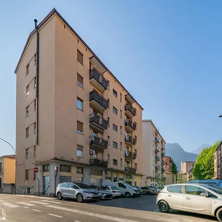 5' - Mountain View - 10' Station - Wifi, Ac Apartment Lecco
