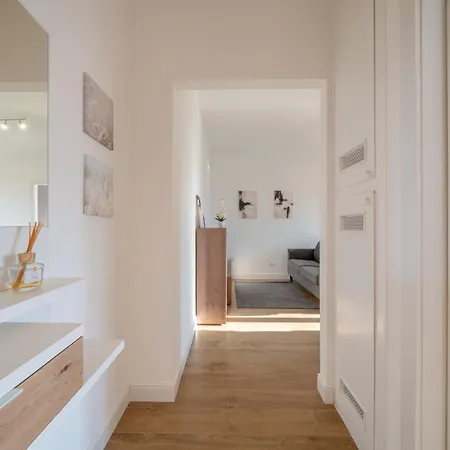 Apartment 5' - Mountain View - 10' Station - Wifi, Ac